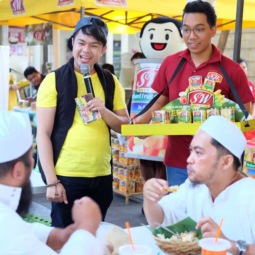 Selain Bagikan Free Sampling, Mr S&W Juga Mengajak Para Pengunjung CitraLand untuk Mengikuti Lucky Dip Inter Buana Mandiri